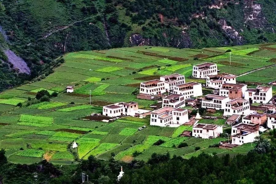 國慶去哪里玩，廈門租車自駕去川西，一個景色媲美西藏的地方